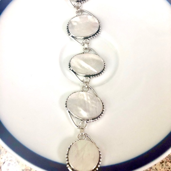S.S. Mother of Pearl Bracelet Toggle Closu… - Picture 2 of 9